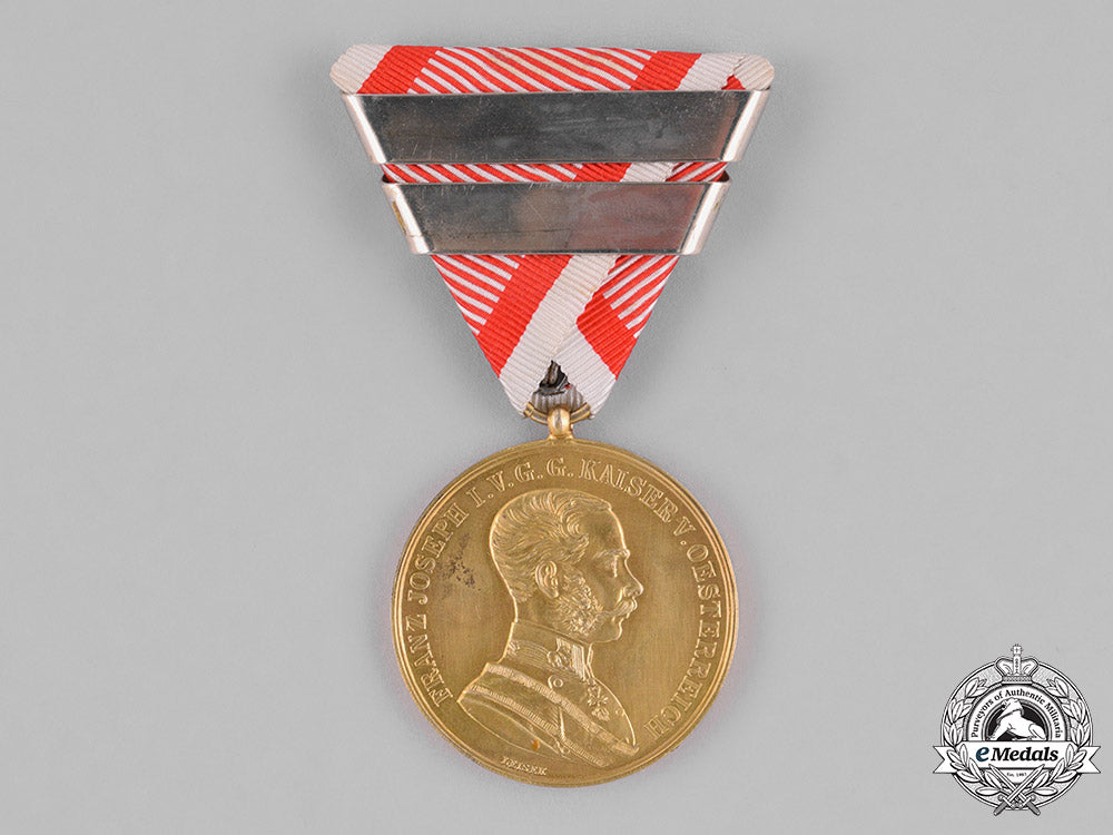 austria,_empire._a_gold_bravery_medal,_third_award,_privately_purchased,_c.1915_c18-027755