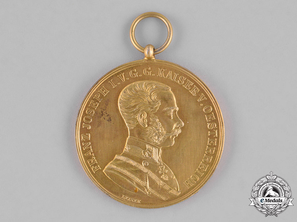austria,_empire._a_gold_bravery_medal,_third_award,_privately_purchased,_c.1915_c18-027756