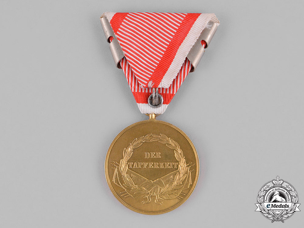 austria,_empire._a_gold_bravery_medal,_third_award,_privately_purchased,_c.1915_c18-027758