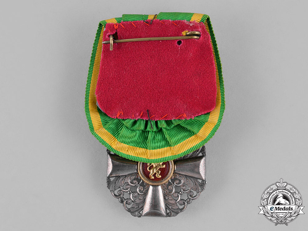 baden._an_order_of_the_zähringer_lion,_second_class_knight,_with_oak_leaves,_c.1910_c18-027865