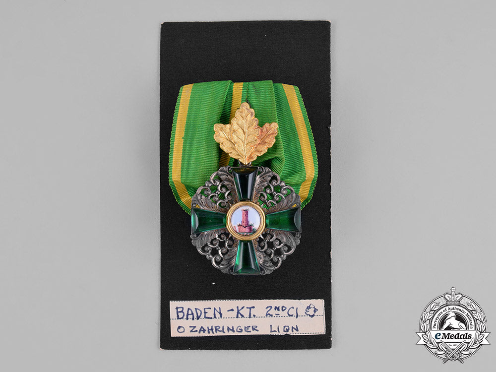 baden._an_order_of_the_zähringer_lion,_second_class_knight,_with_oak_leaves,_c.1910_c18-027868