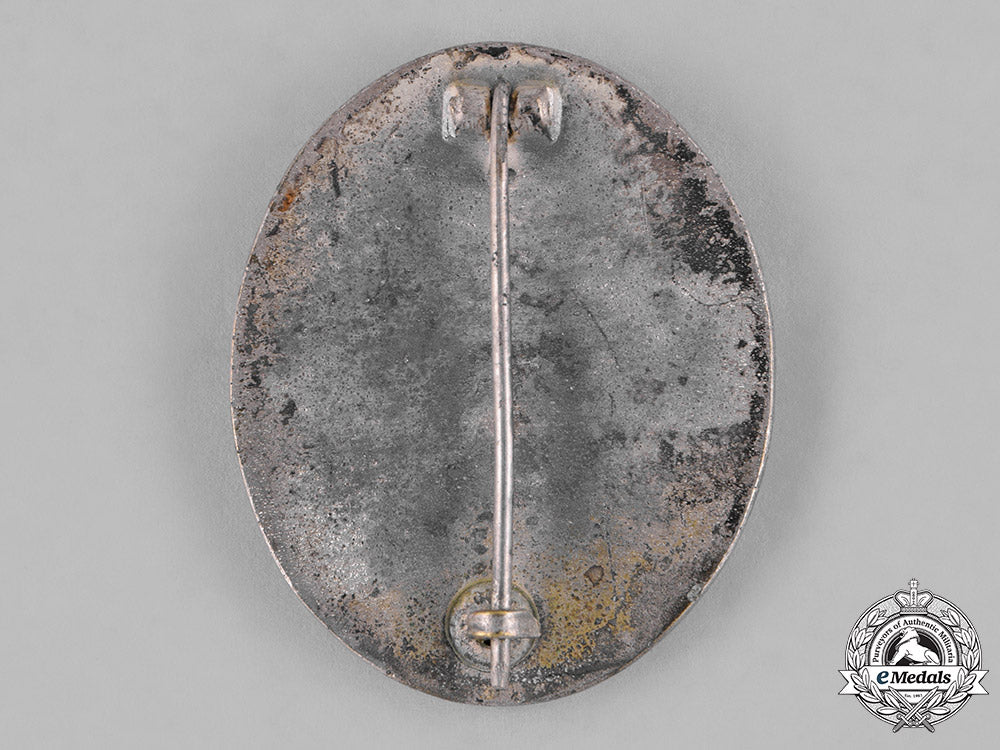 germany,_wehrmacht._a_wound_badge,_silver_grade,_c.1943_c18-028116