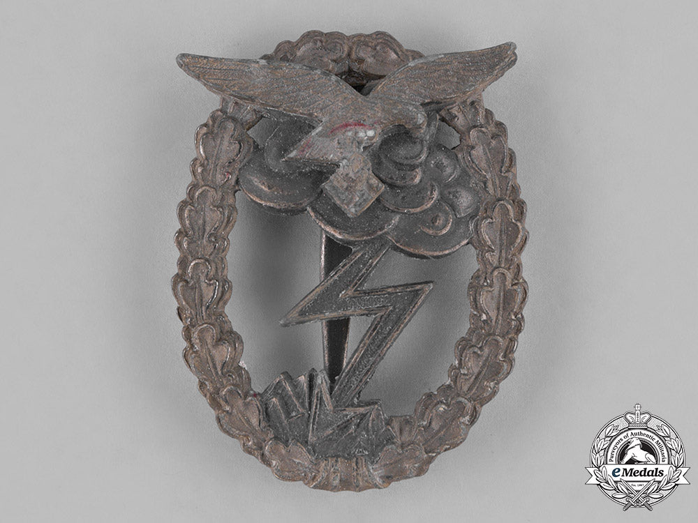 germany,_luftwaffe._a_ground_assault_badge,_c.1943,_by_rudolf_karneth_c18-028130