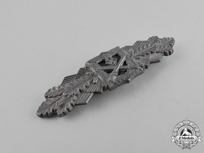 germany,_wehrmacht._a_wehrmacht_close_assault_clasp,_in_bronze,_by_funcke&_brüninghaus_c18-028169_1