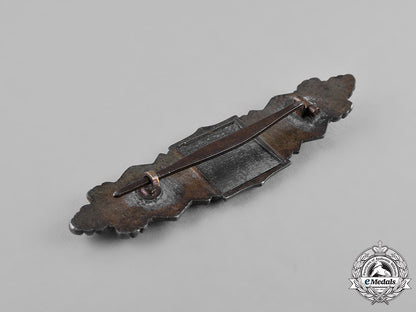 germany,_wehrmacht._a_wehrmacht_close_assault_clasp,_in_bronze,_by_funcke&_brüninghaus_c18-028170_1