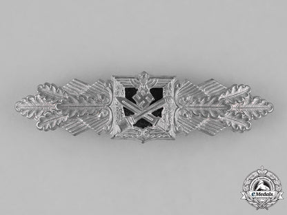 germany,_wehrmacht._a_wehrmacht_close_assault_clasp,_in_silver,_by_funcke&_brüninghaus_c18-028173
