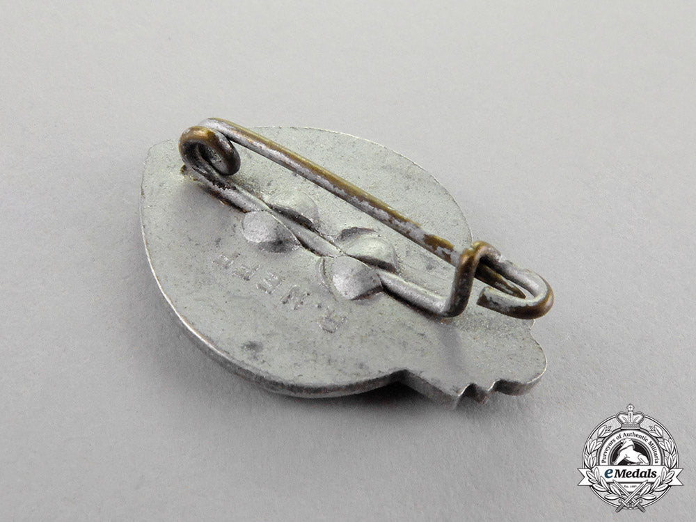 germany._two_youth_badges_and_pins_c18-0282