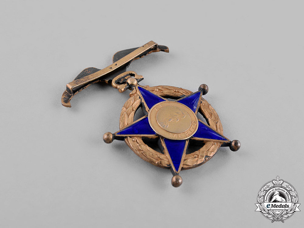 chile,_republic._an_order_of_merit,_officer's_cross,_c.1950_c18-028304