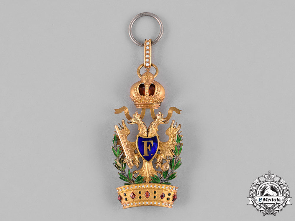 austria,_empire._an_iron_crown_order,_iii_class_with_war_decoration&_swords,_by_vincent_mayer,_c.1915_c18-028462