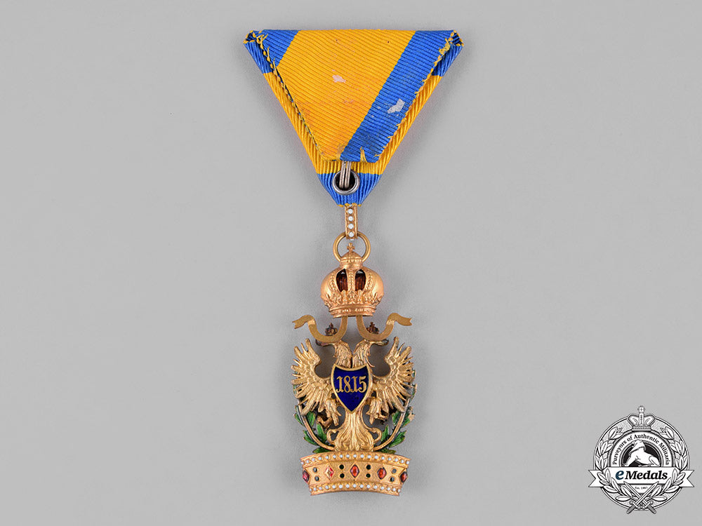 austria,_empire._an_iron_crown_order,_iii_class_with_war_decoration&_swords,_by_vincent_mayer,_c.1915_c18-028464