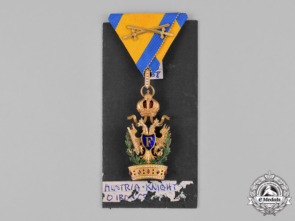 austria,_empire._an_iron_crown_order,_iii_class_with_war_decoration&_swords,_by_vincent_mayer,_c.1915_c18-028468