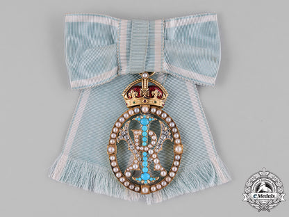 united_kingdom._an_order_of_the_crown_of_india,_companions_badge,_in_gold,_diamonds,&_pearls_c18-028780_1_1_1_1_1