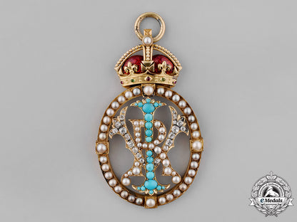 united_kingdom._an_order_of_the_crown_of_india,_companions_badge,_in_gold,_diamonds,&_pearls_c18-028782_1_1_1_1_1