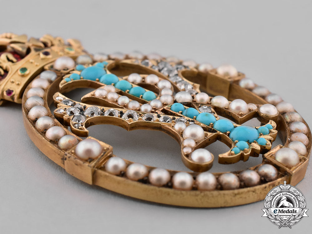 united_kingdom._an_order_of_the_crown_of_india,_companions_badge,_in_gold,_diamonds,&_pearls_c18-028783_1_1_1_1_1