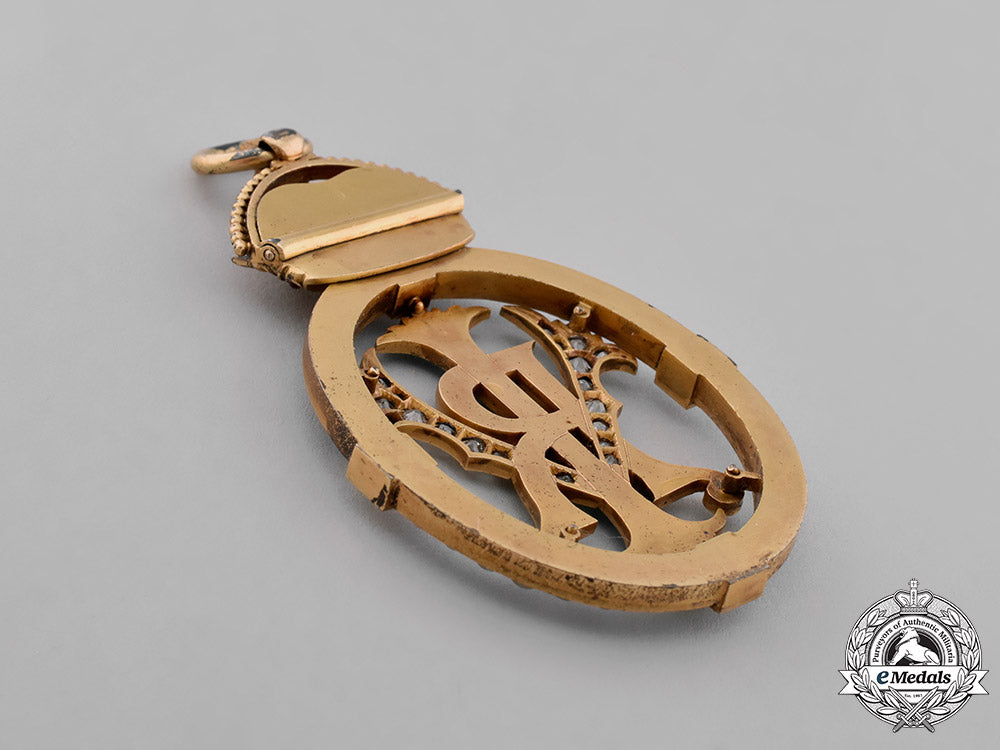 united_kingdom._an_order_of_the_crown_of_india,_companions_badge,_in_gold,_diamonds,&_pearls_c18-028786_1_1_1_1_1