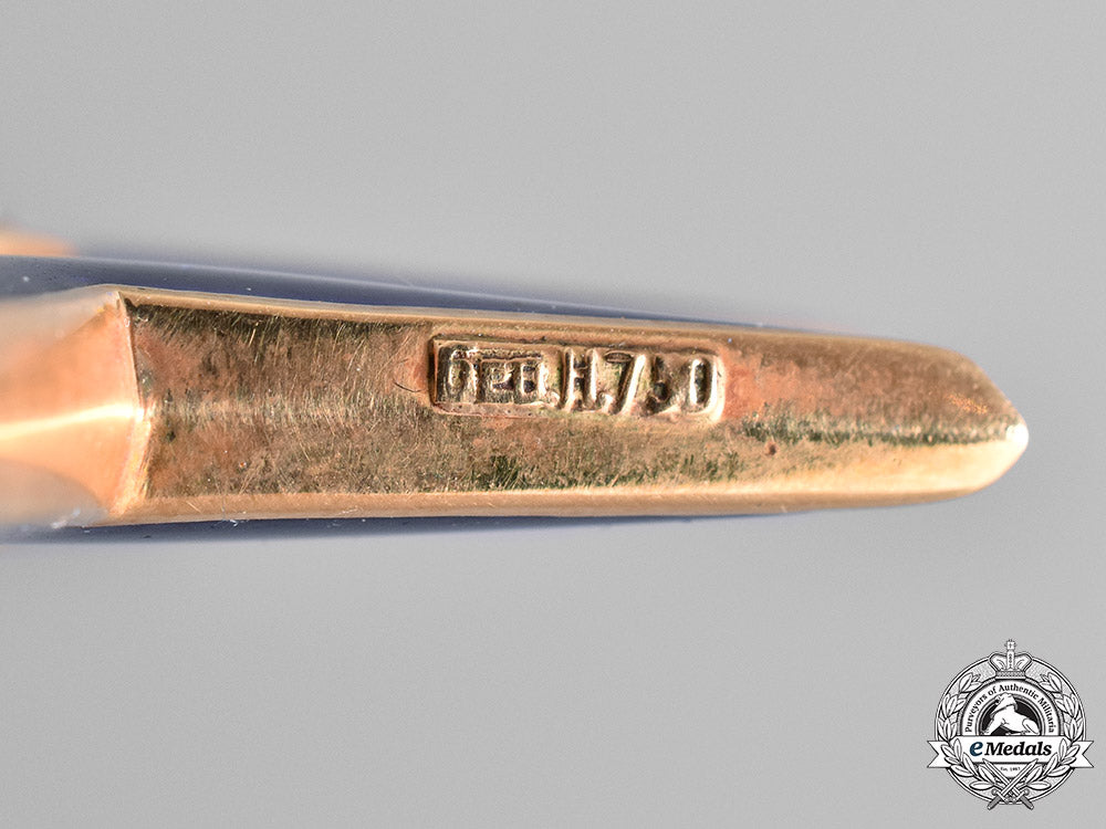 bavaria,_kingdom._an_order_of_military_merit_i_class_in_gold,_by_gebrüder_hemmerle,_c.1910_c18-028822