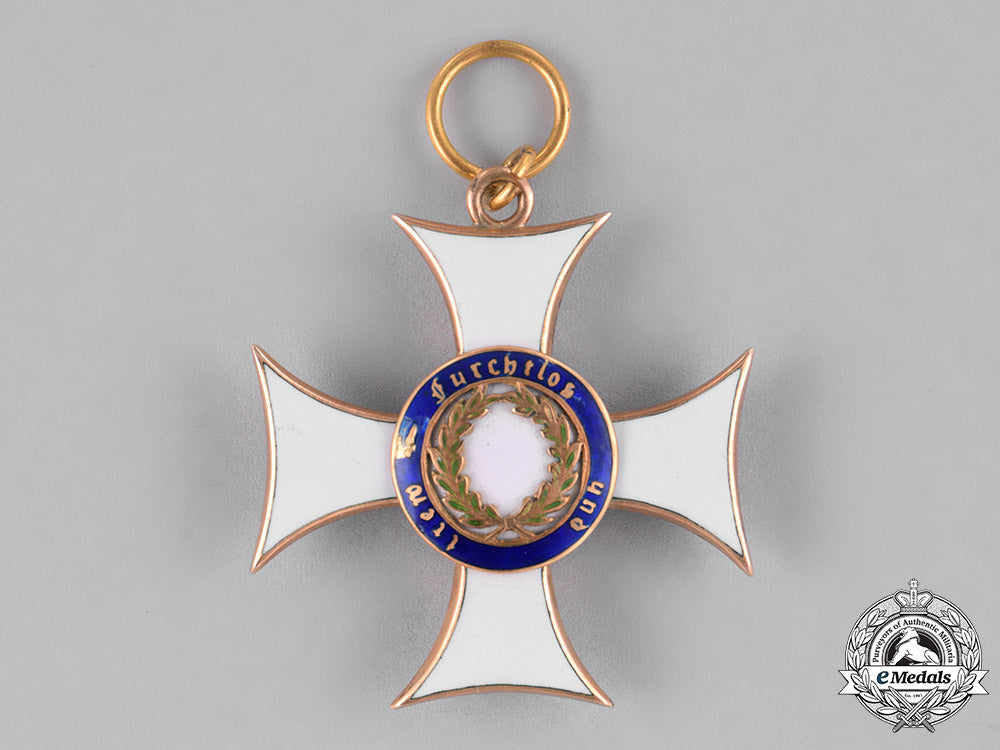 württemberg,_kingdom._a_military_merit_order_in_gold,_knight’s_cross,_c.1914_c18-029311