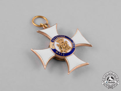 württemberg,_kingdom._a_military_merit_order_in_gold,_knight’s_cross,_c.1914_c18-029313
