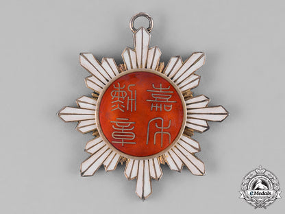 china,_republic._an_order_of_the_precious_brilliant_golden_grain,_v_class_commander,_c.1920_c18-029427_1