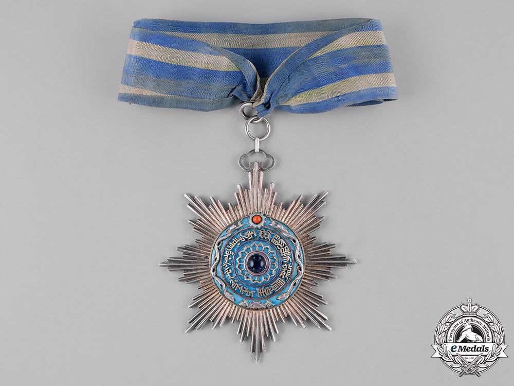 china,_qing_dynasty._an_imperial_order_of_the_double_dragon,_iii_class,_ii_grade,_c.1910_c18-029772