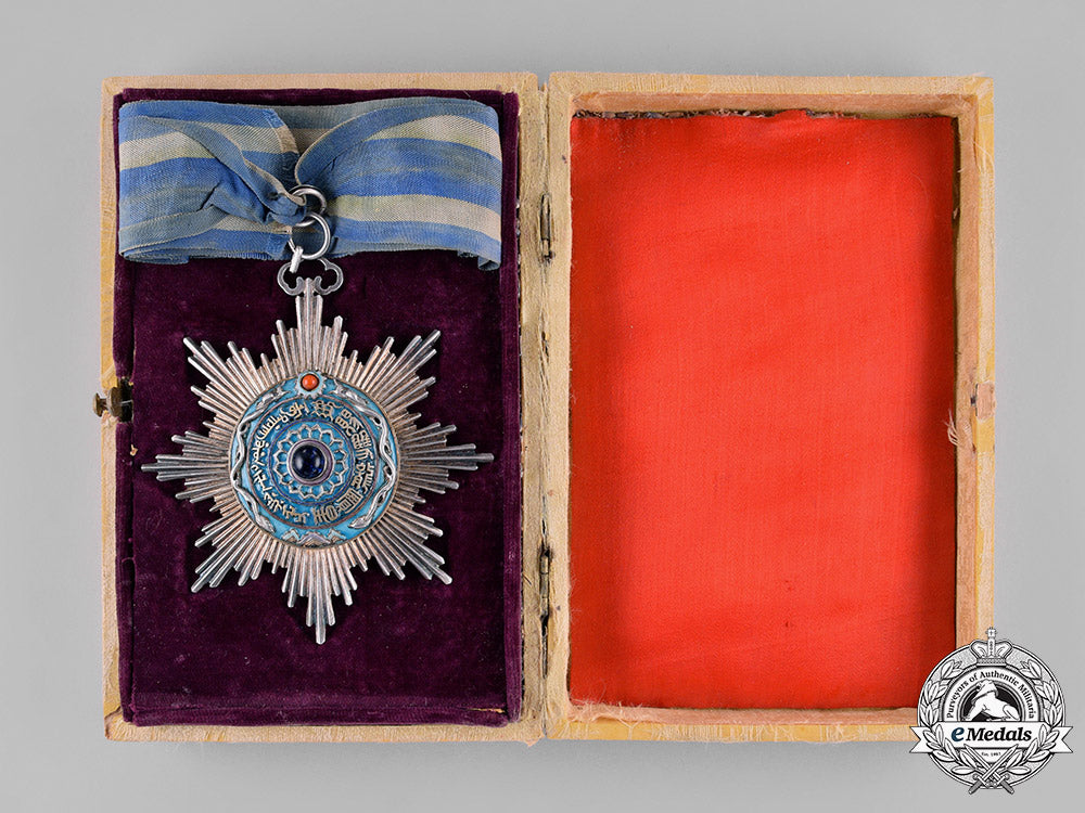 china,_qing_dynasty._an_imperial_order_of_the_double_dragon,_iii_class,_ii_grade,_c.1910_c18-029777