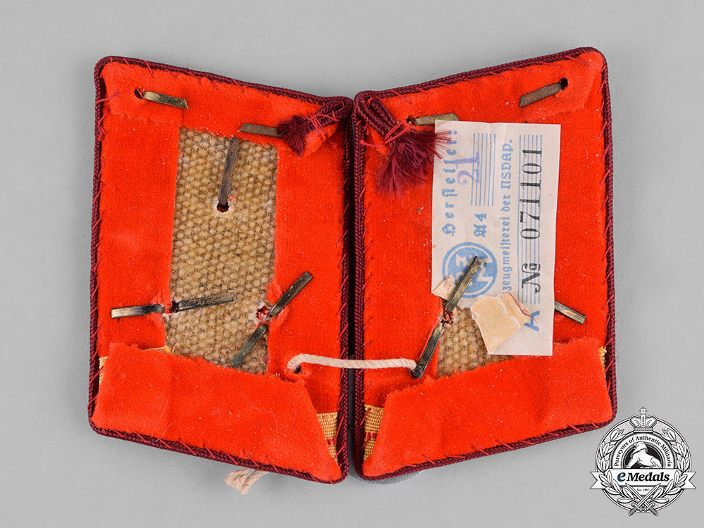 germany,_nsdap._a_set_of_hauptbereitschaftsleiter_collar_tabs,_rzm_marked,_with_proof_tag_c18-029960