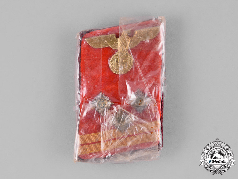 germany,_nsdap._a_set_of_unopened_haupteinsatzleiter_collar_tabs,_rzm_marked_c18-029977