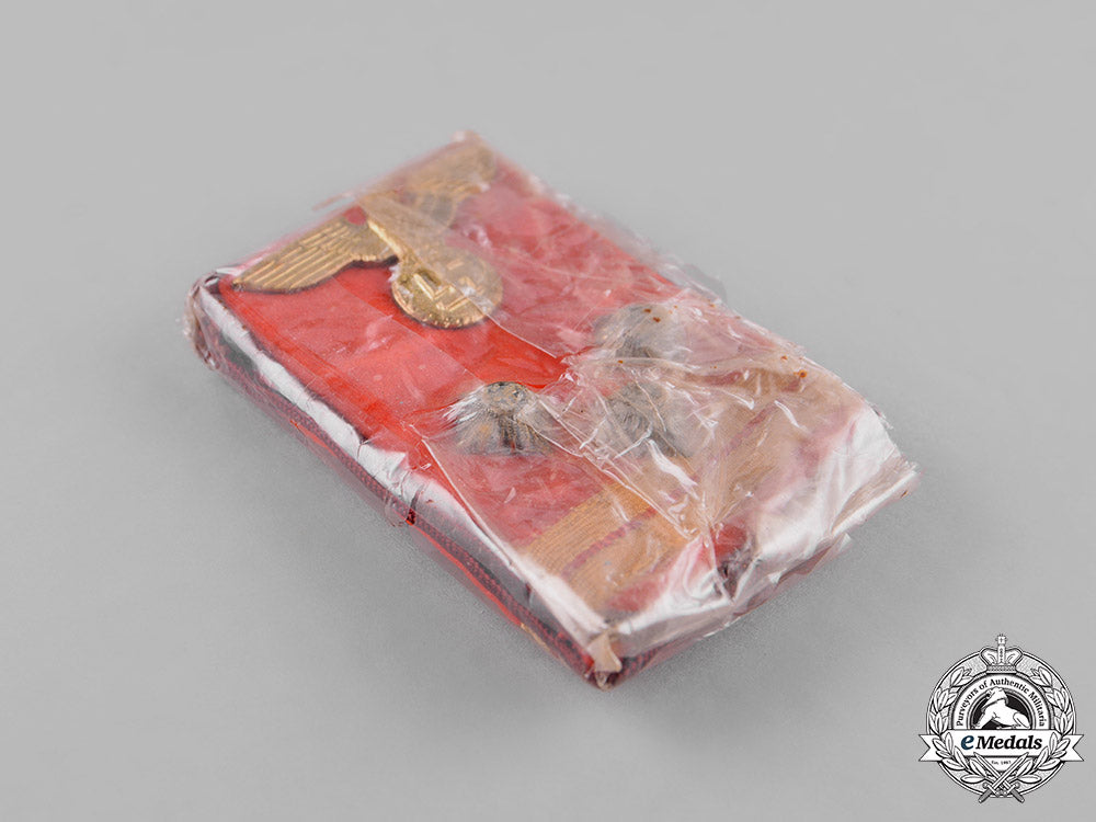 germany,_nsdap._a_set_of_unopened_haupteinsatzleiter_collar_tabs,_rzm_marked_c18-029978