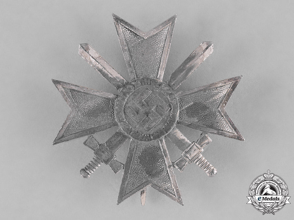 germany,_wehrmacht._a_i._class_war_merit,_with_swords,_by_wilhelm_deumer_c18-030193
