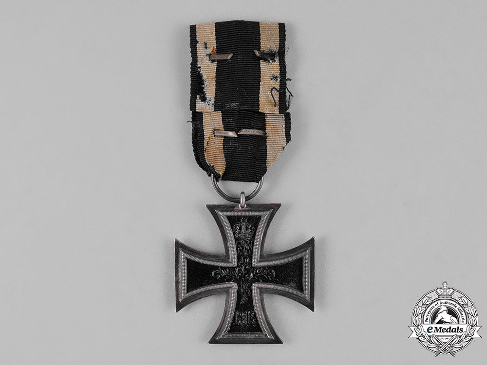 prussia,_kingdom._a_i._class_iron_cross1914_with_a_clasp_to_the_ii._class_iron_cross1939,_second_type_c18-030203