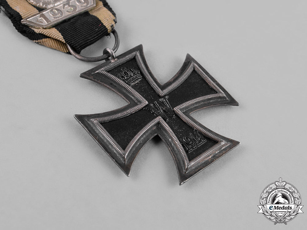 prussia,_kingdom._a_i._class_iron_cross1914_with_a_clasp_to_the_ii._class_iron_cross1939,_second_type_c18-030204
