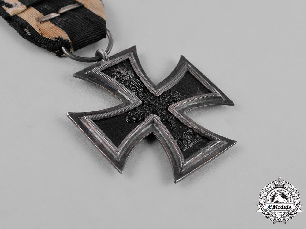 prussia,_kingdom._a_i._class_iron_cross1914_with_a_clasp_to_the_ii._class_iron_cross1939,_second_type_c18-030205