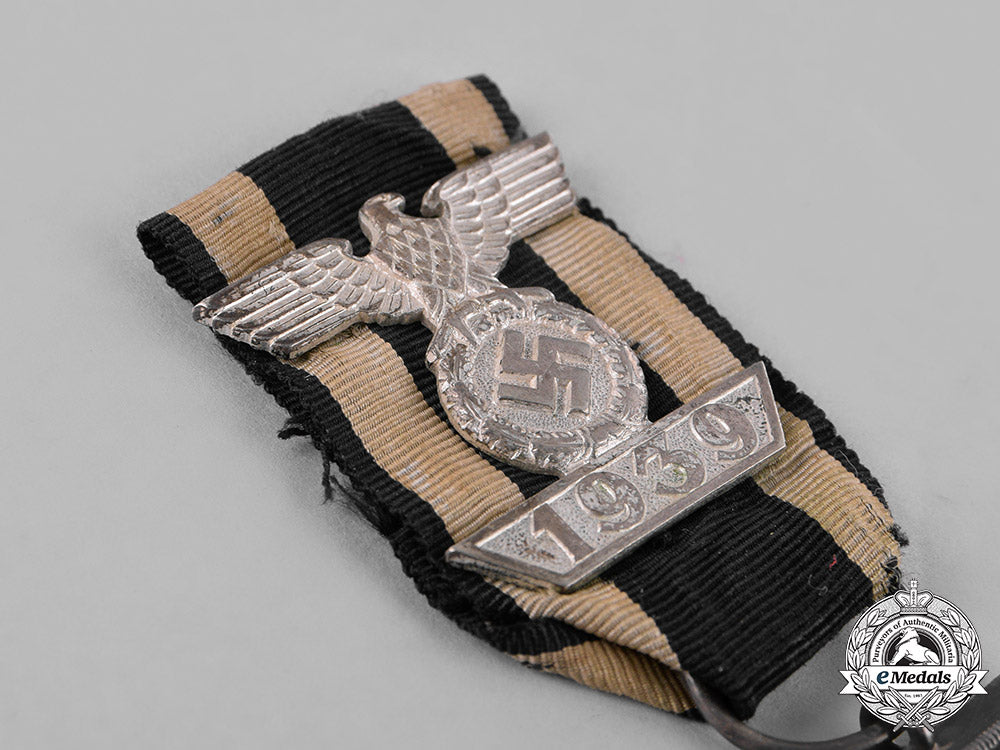 prussia,_kingdom._a_i._class_iron_cross1914_with_a_clasp_to_the_ii._class_iron_cross1939,_second_type_c18-030206