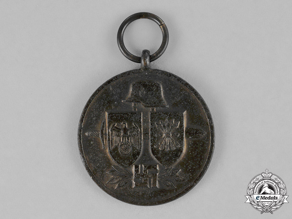 germany,_third_reich._three_third_reich_german_medals,_awards,_and_decorations_c18-030210