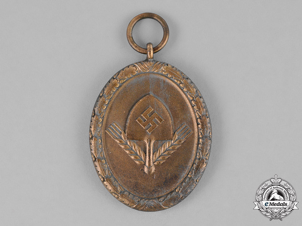germany,_third_reich._three_third_reich_german_medals,_awards,_and_decorations_c18-030213