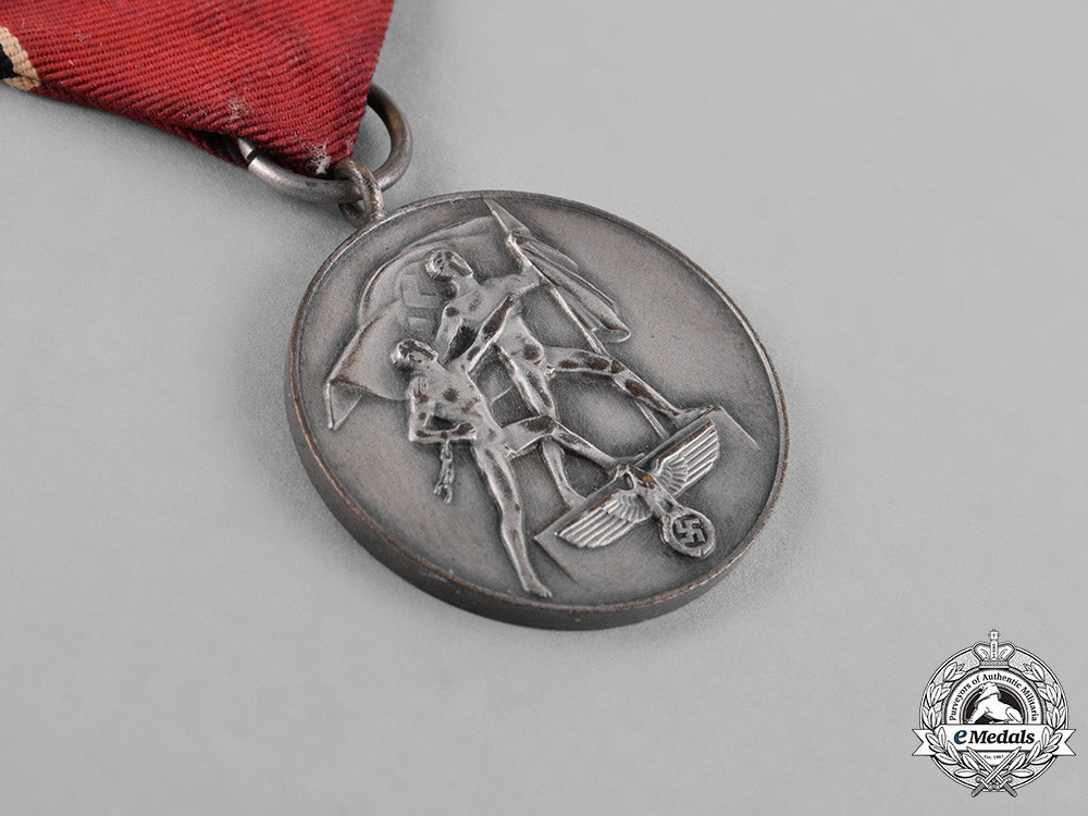 germany,_heer._three_wehrmacht_heer(_army)_medals,_awards,_and_decorations_c18-030261