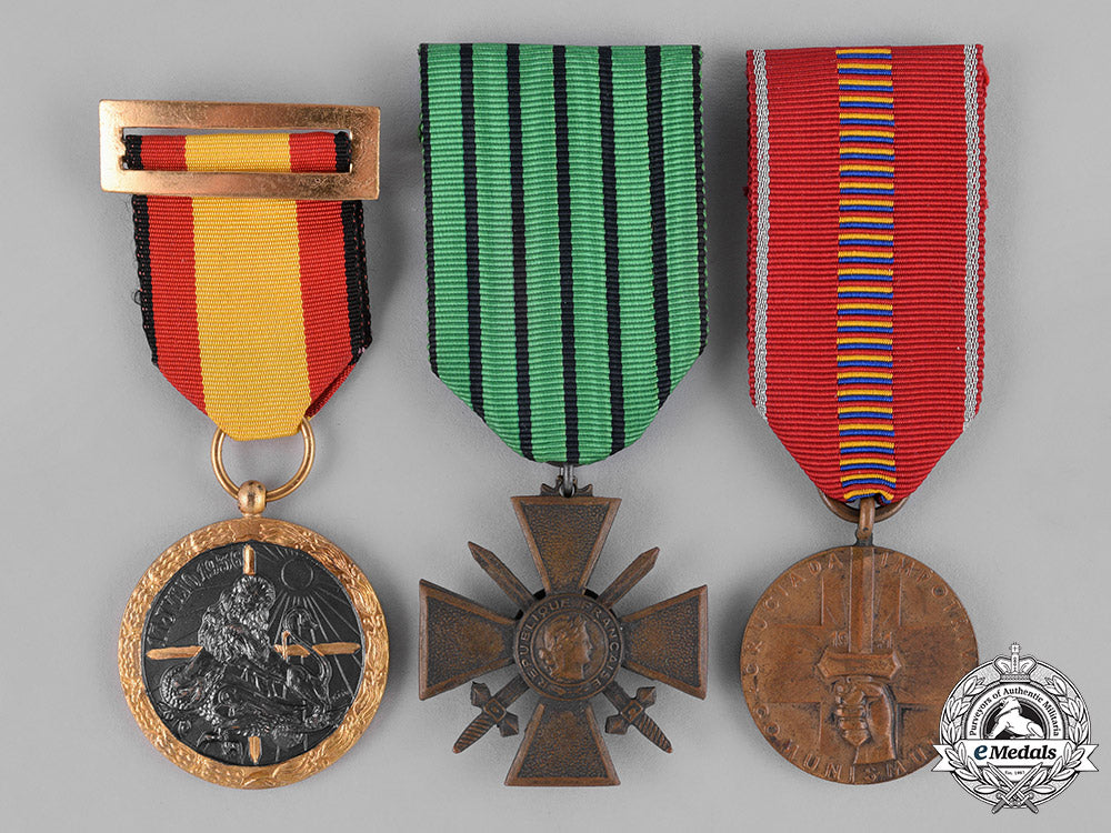 germany,_empire-_third_reich._three_german_medals,_awards,_and_decorations_c18-030269