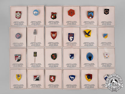 netherlands,_kingdom._twenty-_four_royal_dutch_army_badges_c18-030641