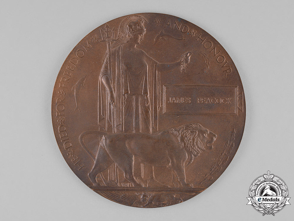 united_kingdom._a_memorial_group_to_sgt_peacock,_royal_scots_guard,_kia1915_battle_of_the_loos_c18-030963