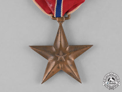united_states._a_tam_ky_bronze&_silver_star_group_to_airborne_medic,_private_rothwell,1967_c18-031116