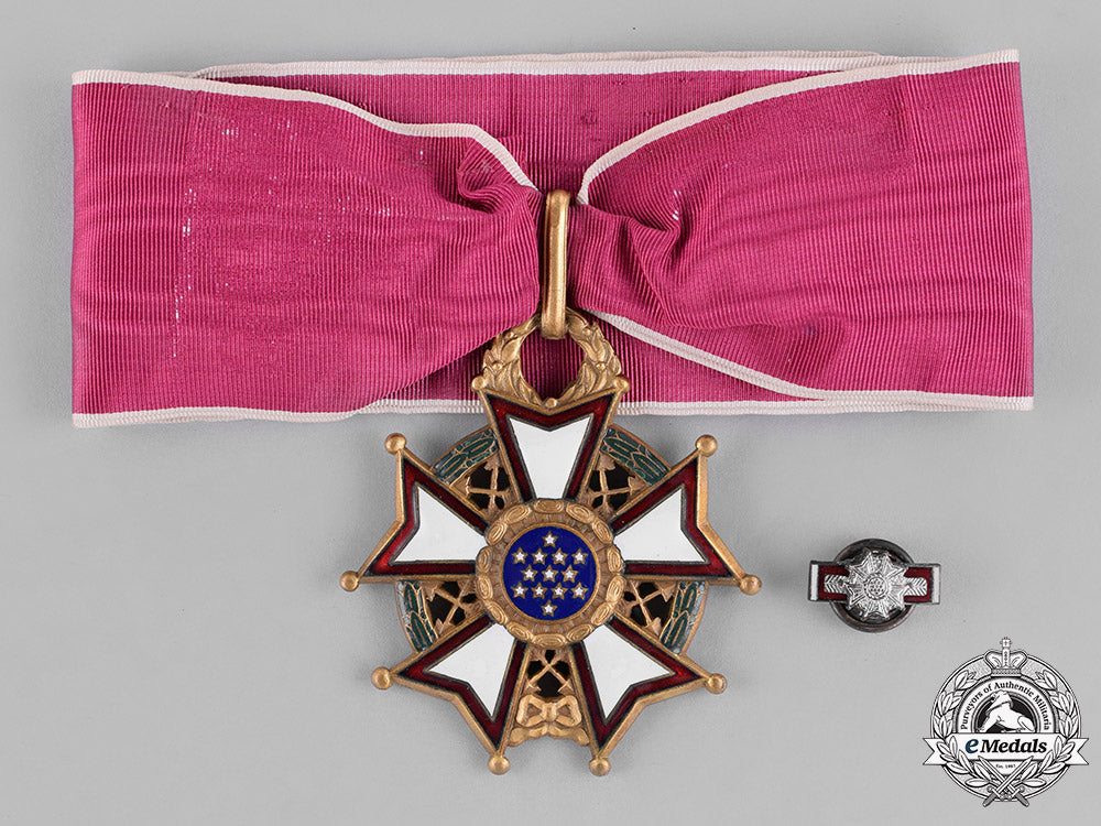 united_states._a_legion_of_merit,_commander,_c.1944_c18-031280