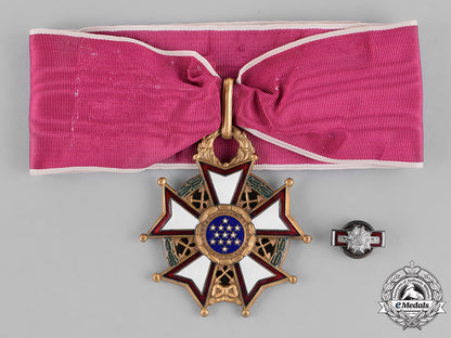 united_states._a_legion_of_merit,_commander,_c.1944_c18-031280