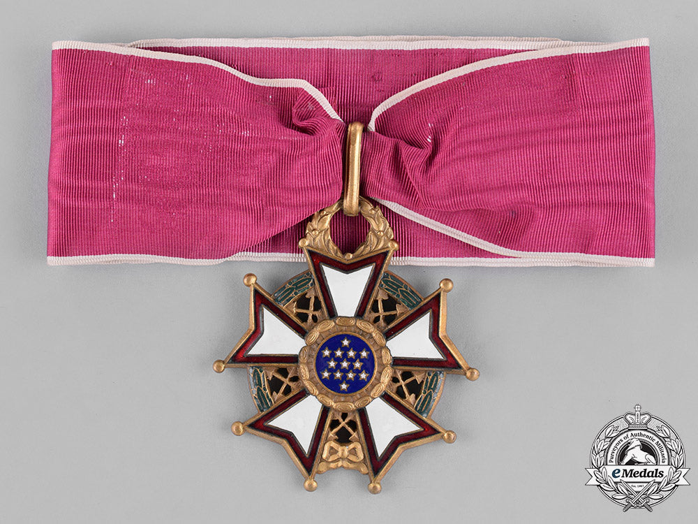 united_states._a_legion_of_merit,_commander,_c.1944_c18-031281