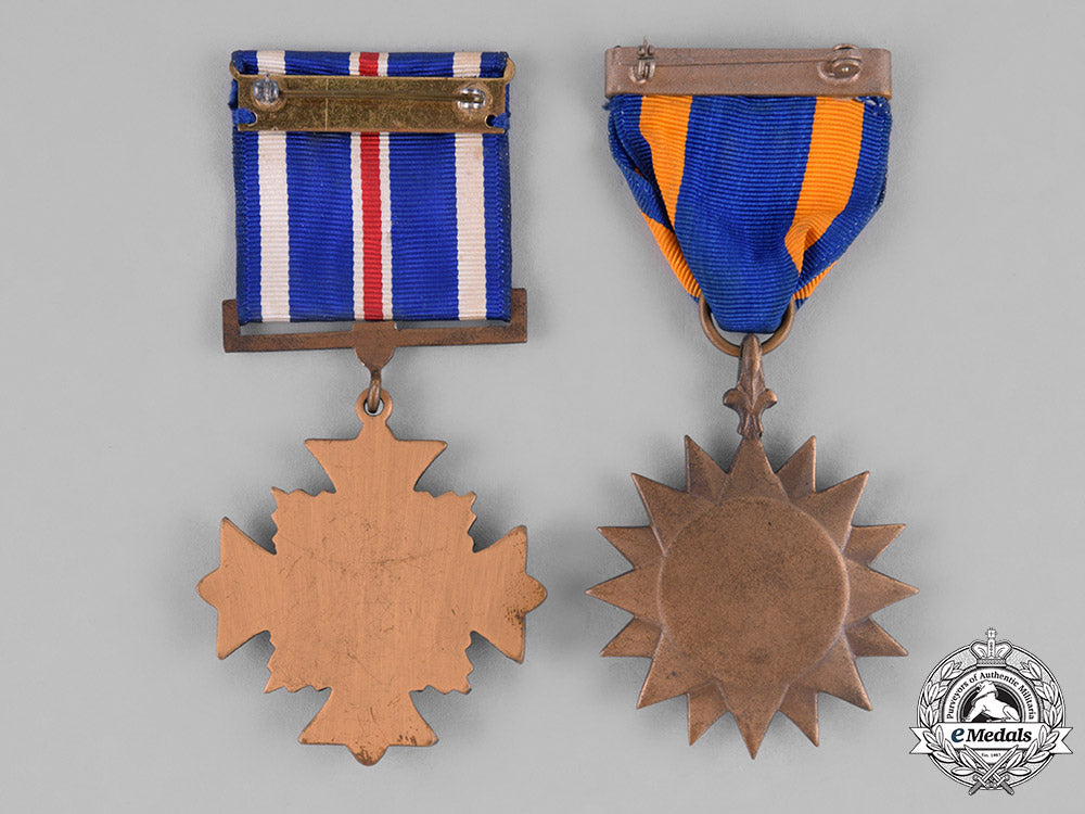 united_states._a_pair_of_air_force_service_medals_c18-031317