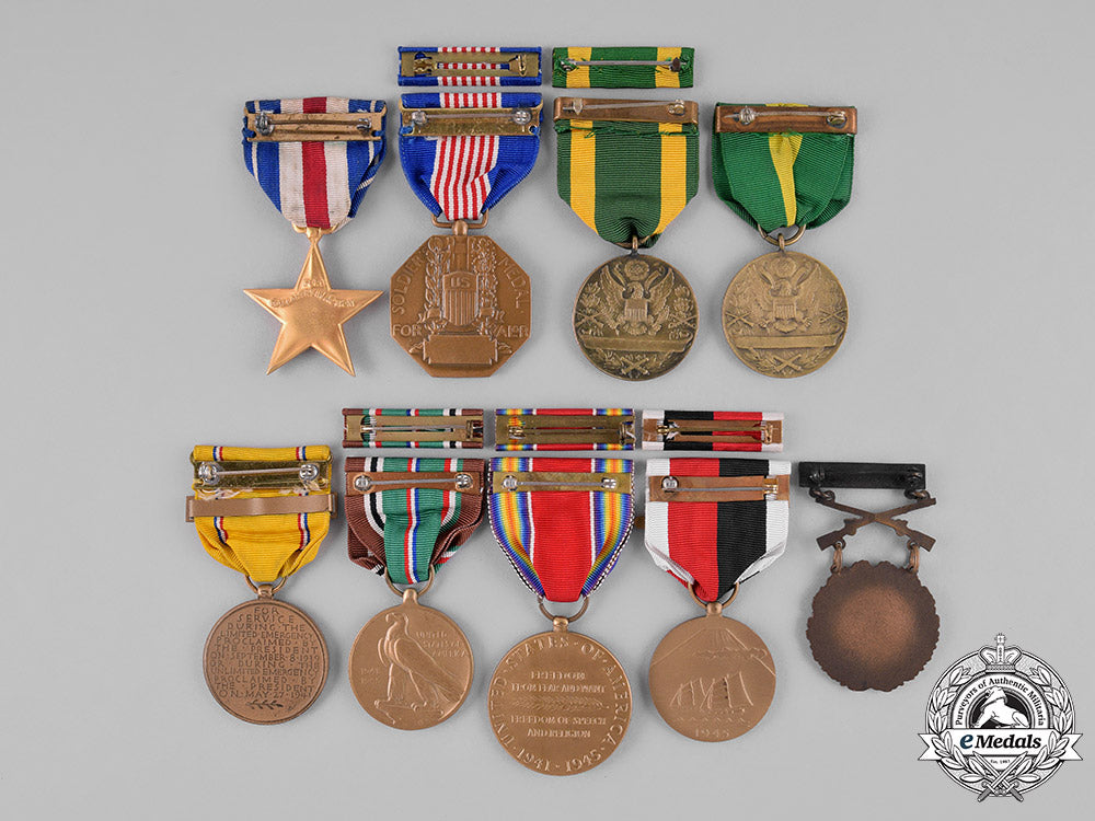 united_states._a_lot_of_nine_medals&_campaign_awards,_c.1946_c18-031326