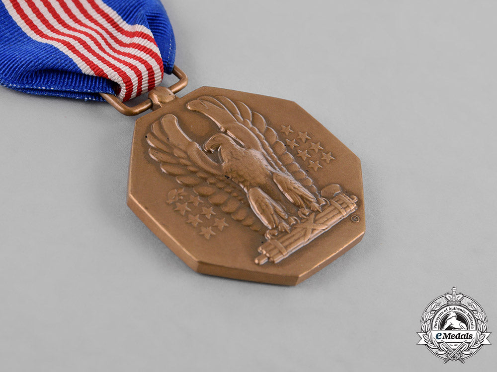united_states._a_lot_of_nine_medals&_campaign_awards,_c.1946_c18-031328