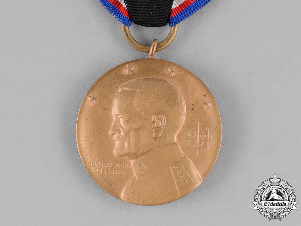 united_states._a_lot_of_three_service_medals_c18-031364