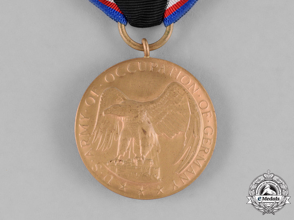 united_states._a_lot_of_three_service_medals_c18-031365