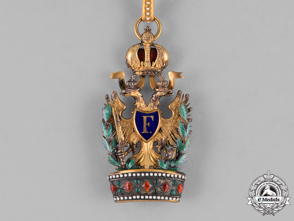 austria,_empire._an_order_of_the_iron_crown,_iii._class,_with_war_decoration,_by_a.e._köchert,_c.1915_c18-031408