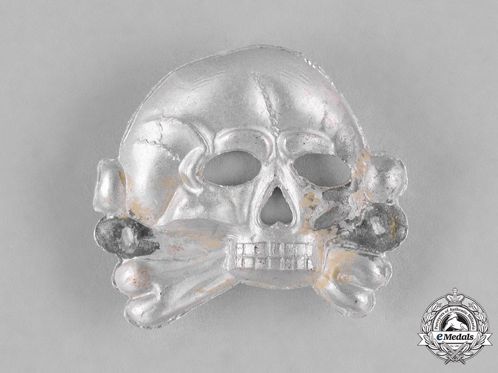 germany,_ss._an_ss_skull_cap_insignia,_first_pattern_c18-031609